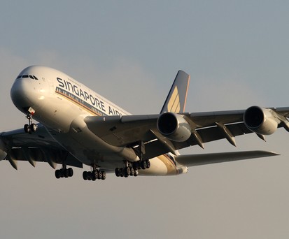 Platz 10 der kürzesten A380-Routen fällt weg, dafür teilen sich zwei Flüge Platz 9. Zum einen Singapur - Hongkong mit Singapore Airlines in 03:45 Stunden. Zum anderen Kuala Lumpur - Hongkong, bedient von Malaysia Airlines in ebenfalls 03:45 Stunden.