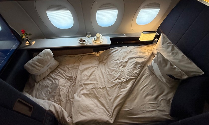 Blick in die neue First-Class-Suite: Die beiden am Fenster bieten viel Platz und sind lichtdurchflutet.