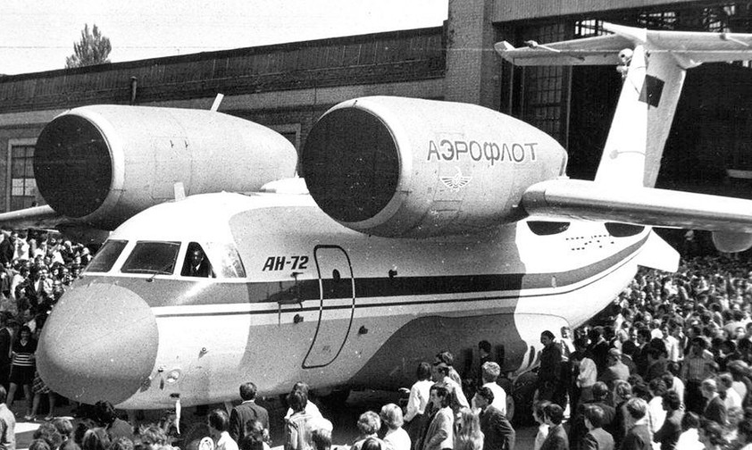 Rollout der Antonov An-72: Die Ilyushin Il-212 ähnelt ihr.