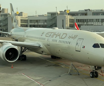 Die Boeing 787-9 vor dem Start in Düsseldorf: Etihad Airways bedient die Route ...