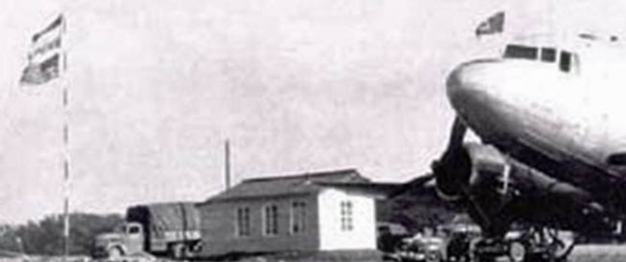Das erste Flughafengebäude im Jahr 1946: Später Start des Flugverkehrs.