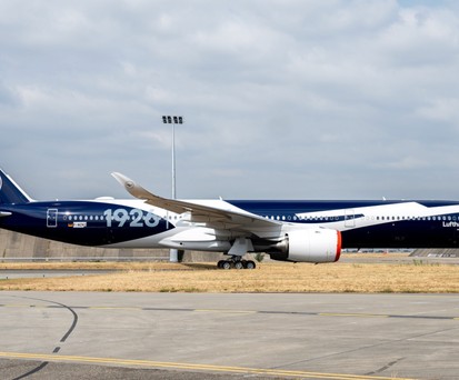Airbus A350-1000 in Lufthansa-Lackierung: Er wird die Registrierung D-AIFA tragen. 
