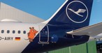 Airbus A321 D-AIRY von Lufthansa: Ist mit Maus und Elefant geschmückt.