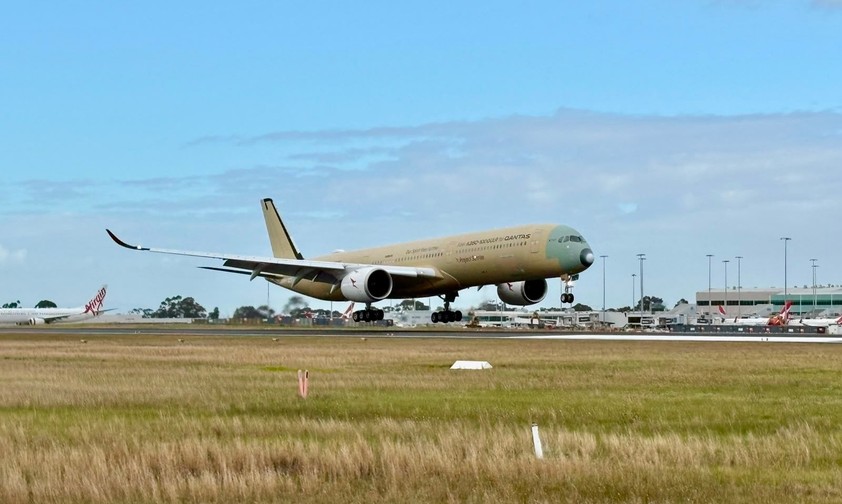 Der Airbus A350-1000 ULR mit der Kennung F-WULR ist um 10:43 Ortszeit zum ersten Mal auf australischem Boden gelandet.  