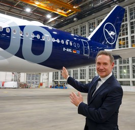 Jens Ritter: «Wir werden den kompletten Onboard-Service erneuern – von Zwei-Sterne-Menüs in der First Class bis hin zu drei warmen Mahlzeiten in der Economy.» 