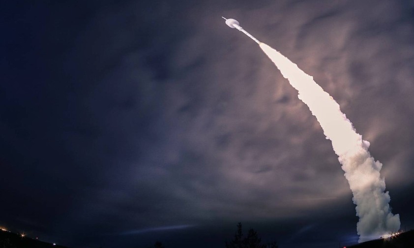 Trägerrakete nach dem Start: Trümmer werden zum Problem für die Luftfahrt.