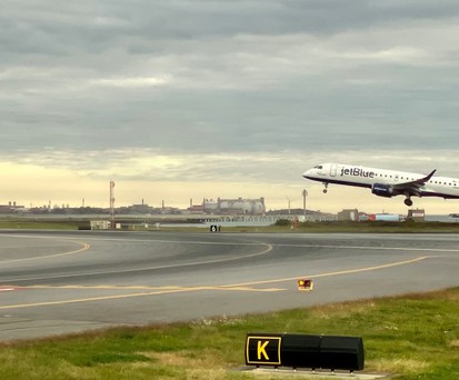 Flieger von Jetblue in Boston-Logan: Der Flughafen wird umgestaltet.