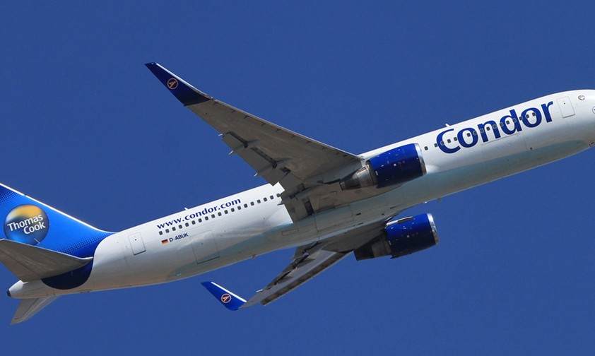 Die D-ABUK, die Condor als letzte Boeing 767 ausmustern wird, hier auf einem Fotos aus der Zeit, als die Airline vorübergehend das Thomas-Cook-Logo auf dem Leitwerk trug. Vor ihrer Zeit bei Condor ...