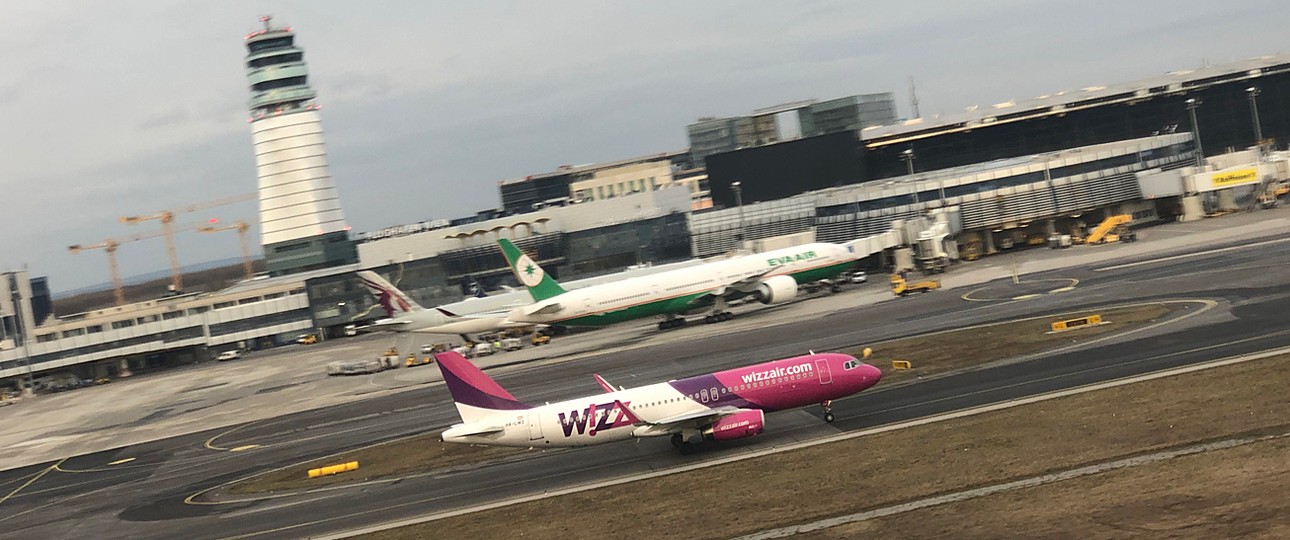 <p class="p1">Flieger von Wizz Air in Wien: Bald seltener zu sehen.</p>