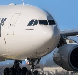 Condors Airbus A330 mit dem Kennzeichen D-AIYC: Der Flieger wurde gründlich untersucht.