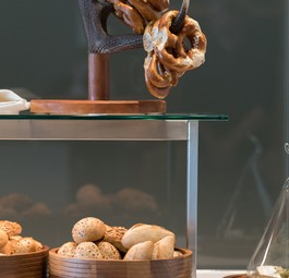 Buffet einer Lufthansa-Lounge: Derzeit gibts keine Brezel.