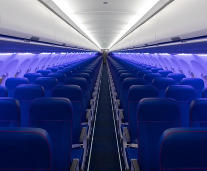 Kabine von Wizz Air: Der Service wird nur in der ersten Reihe angeboten.
