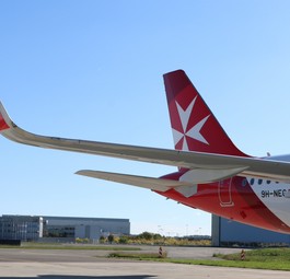 Airbus A320 Neo von KM Malta: Ein Pilot wartete auf einen Kollegen.