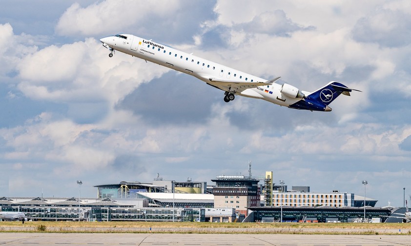flugahfen leipzig halle lufthansa crj