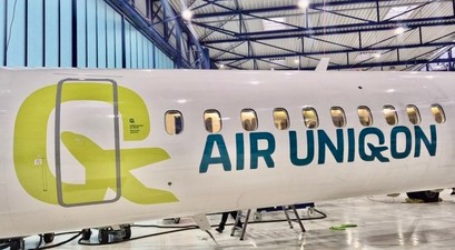 Die Lackierung von Air Uniqon auf der De Havilland Canada Dash 8-400: Bald im Einsatz.