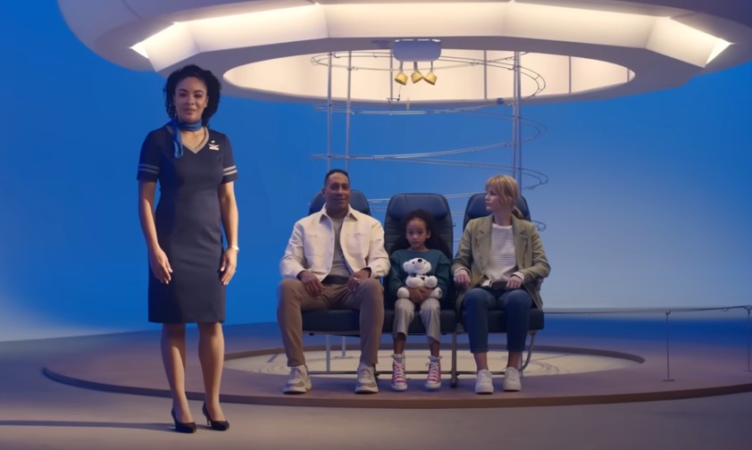 Flugbegleiterin von United Airlines: Das problematische Kleid ist an den schultern zu eng geschnitten.