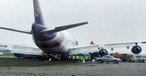 Boeing 747 von Thai Airways: Abseits der Landebahn.