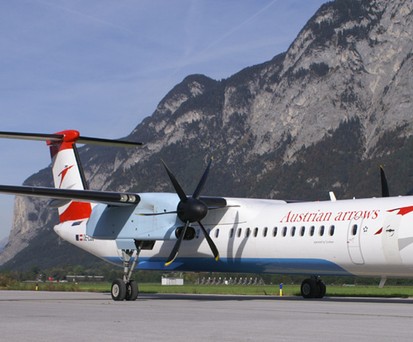 Dash 8-400 in Austrian-Arrows-Lackierung: Solch ein Flieger geht nun nach Großbritannien.
