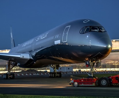 starlux airlines airbus a350 1000 airsorayama 01