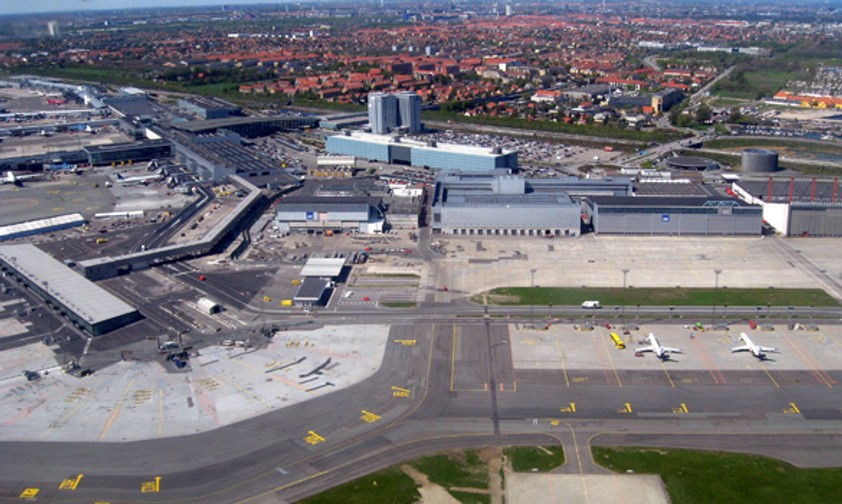 Platz 10 - Flughafen Kopenhagen: Restaurants, Bars, Hotels - sogar eine Sauna gibt es hier. Außerdem schätzen Passagiere die Nähe zum Stadtzentrum. In nur 12 Minuten ist man dort.