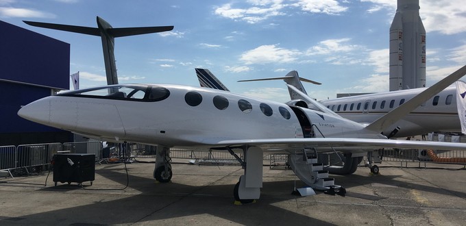 Die Eviation Alice auf der Luftfahrtmesse in Paris 2019. So sah der erste öffentlich gezeigte Entwurf aus.