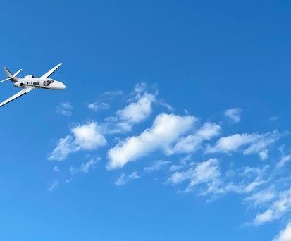 Cessna Citation II am Himmel (Montage): Der Pilot meldete bald Druckprobleme.