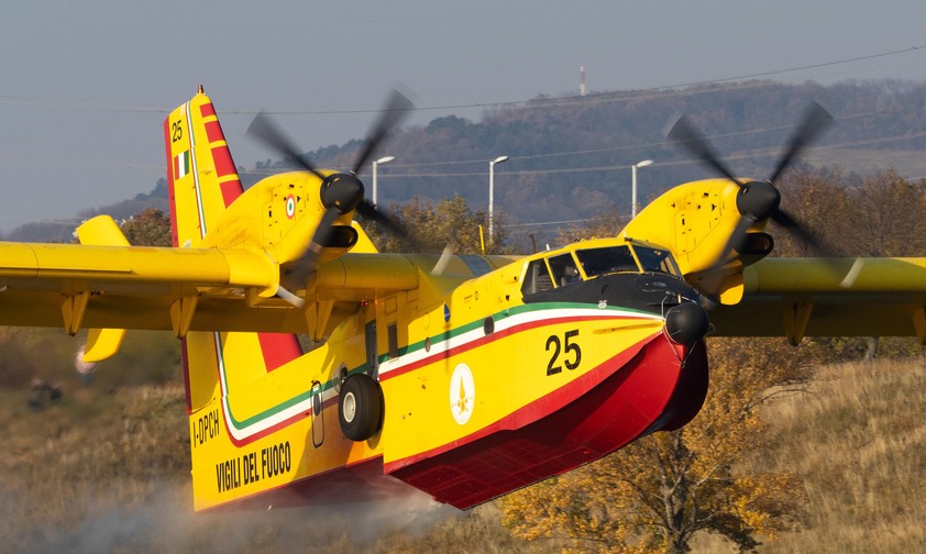Die EU schickte zwei Canadair CL-415 nach Österreich.