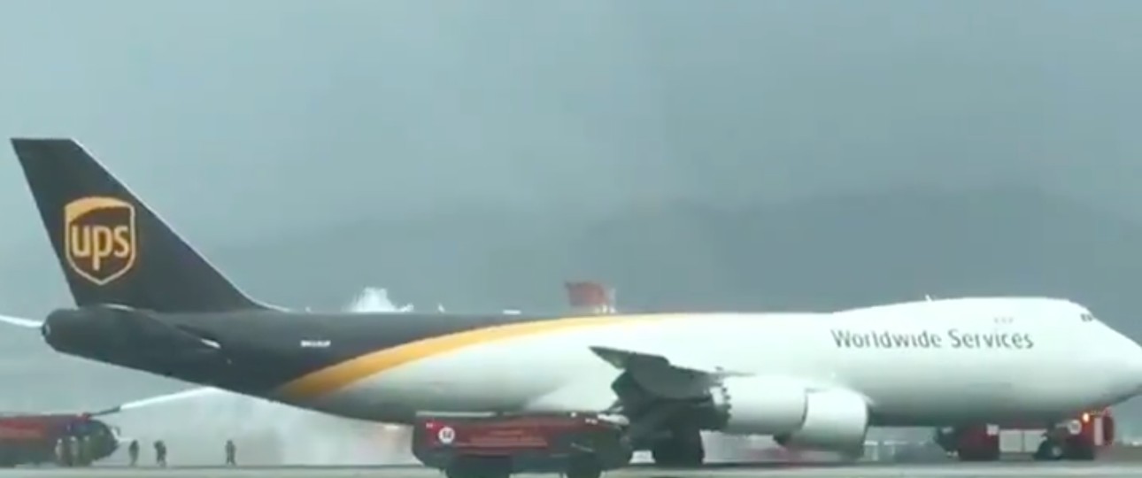 Boeing 747-8 von UPS: Die Feuerwehr löschte das Feuer