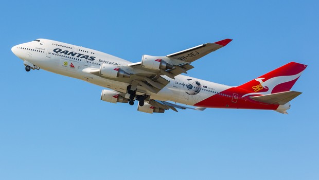 Die Australier haben eine Boeing 747 von Qantas, die für sie fliegt.