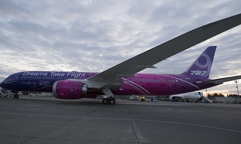 Tragfläche der Boeing 787: Änderung beim Schutz gegen Blitze.