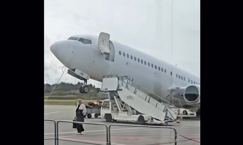Die gekippte Boeing 737 von Getjet in Haugesund: Fehler beim Entladen.