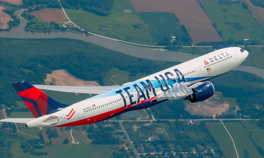 Reisende meiden Paris - Ebbe in der Kasse bei Air France und Delta