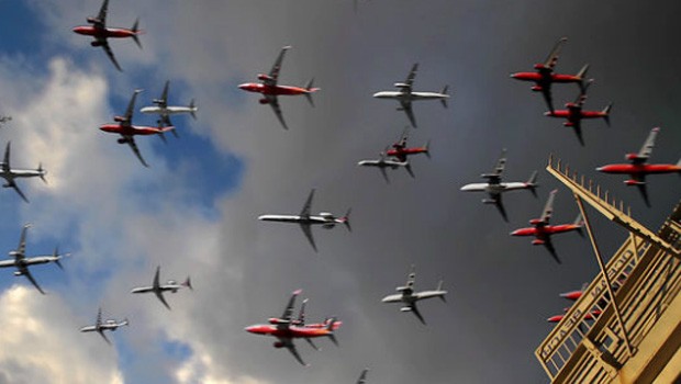 Der Flugzeugschwarm beim Start