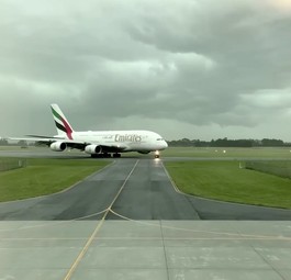 Blitz und A380 machen Bekanntschaft