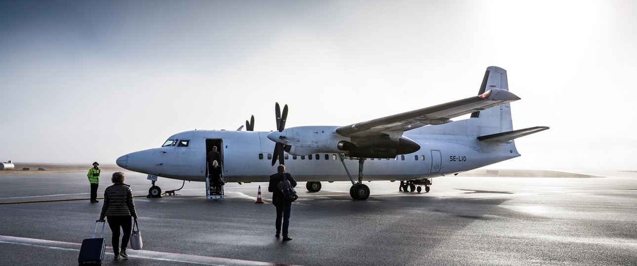 Eine Fokker 50 von Amapola Flyg. Die schwedische Fluggesellschaft besitzt 20 Exemplare des Turbopropfliegers.