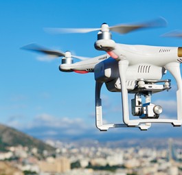 Quadrokopter: Das beliebte Spielzeug kann für Flugzeuge ziemlich gefährlich werden.