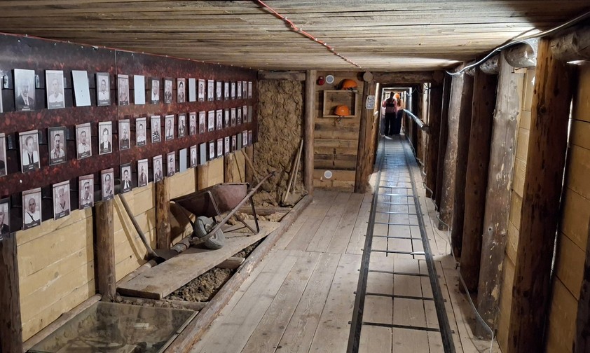 Ein Teil der Tunnelanlage unter der Piste: Er wurde inzwischen komfortabel ausgebaut und kann begangen werden.
