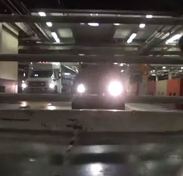 Das sieht der Test-Koffer auf dem Weg zum Flugzeug.
