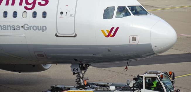 <span class="gD">Eurowings in Düsseldorf.</span>