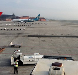 Tribhuvan International Airport: Es gibt zuwenig Standplätze für große Flugzeuge.
