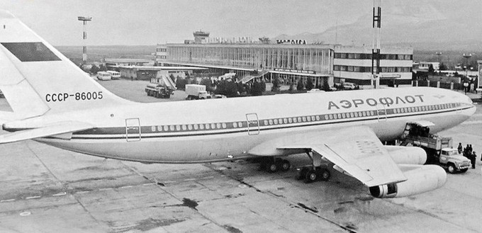 Eine Ilyushin Il-86 von Aeroflot in den 1980er-Jahren und ...