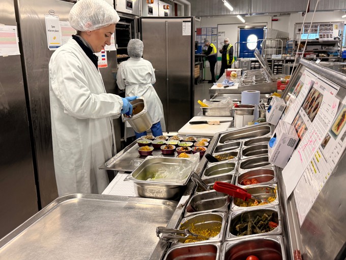 Die Produktion von Spezialmenüs ist aufwändig - 18 verschiedene gibt es davon.