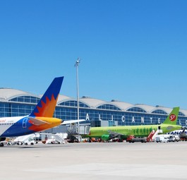 In keinem anderen europäischen Land waren die Reisenden 2020 so zufrieden mit den Hygiene-Maßnahmen an den Flughäfen wie in Spanien. Stolze sechs Aeropuertos schafften es unter die besten 15 in Europa: Alicante-Elche (im Bild), Granada-Jaén, Menorca, Pamplona, Región de Murcia und Santander.