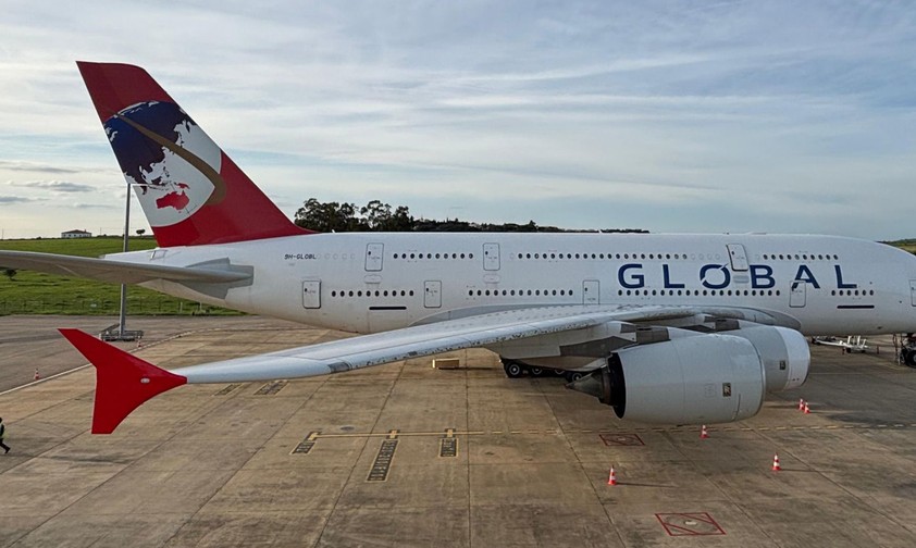Der Airbus A380 von Global Airlines ohne Blau.