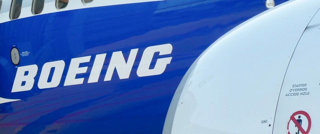 Flieger mit Boeing-Logo: Der Hersteller zahlt an Hinterbliebene.
