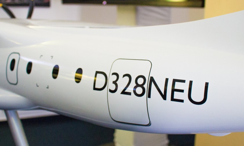 D328 Neu: Auf einem Modell der neuen Dornier 328 prangt der Name bereits auf dem Rumpf.