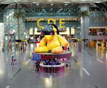 Teddybär am Flughafen Doha: Aktuell eingezäunt.