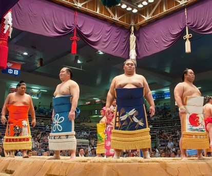 Sumo-Kämpfer im Ring: Japan Airlines musste für die Ringer zwei Sonderflüge auflegen.