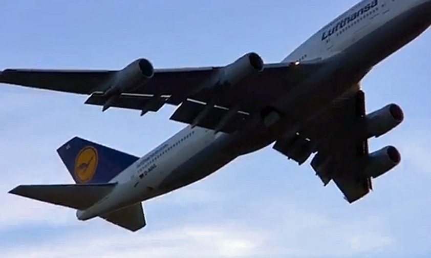 Boeing 747 der Lufthansa bricht die Landung ab