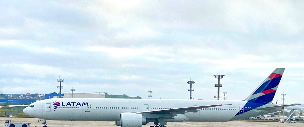 Boeing 777 von Latam in São Paulo: Bald Teil einer Riesen-Gruppe?